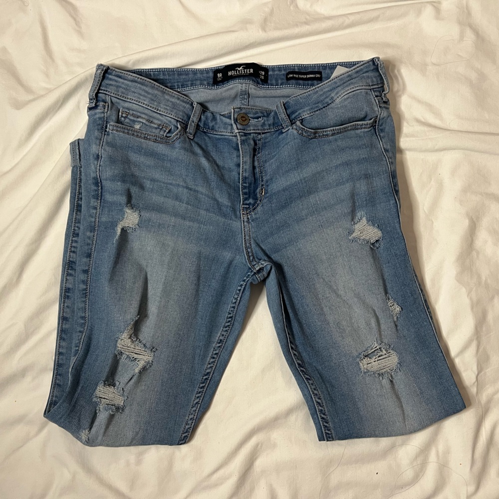 Light blue hollister low rise super skinny jeans with rips